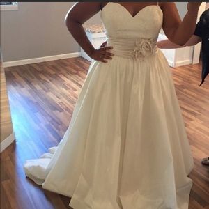 Allure Romance wedding dress size 16/18